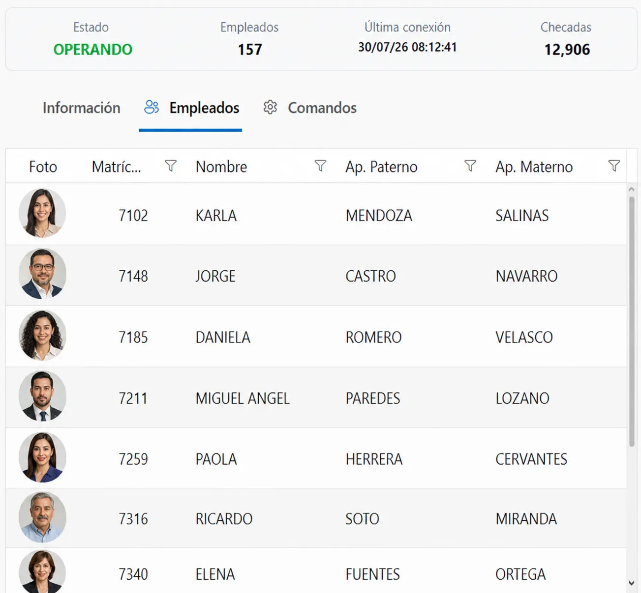 Empleados asignados a un reloj checador, con matrícula y nombre